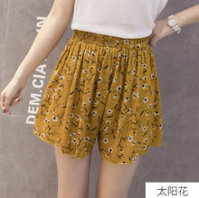 Load image into Gallery viewer, loose boho floral casual women chiffon shorts plus size polka dot shorts Summer M30270
